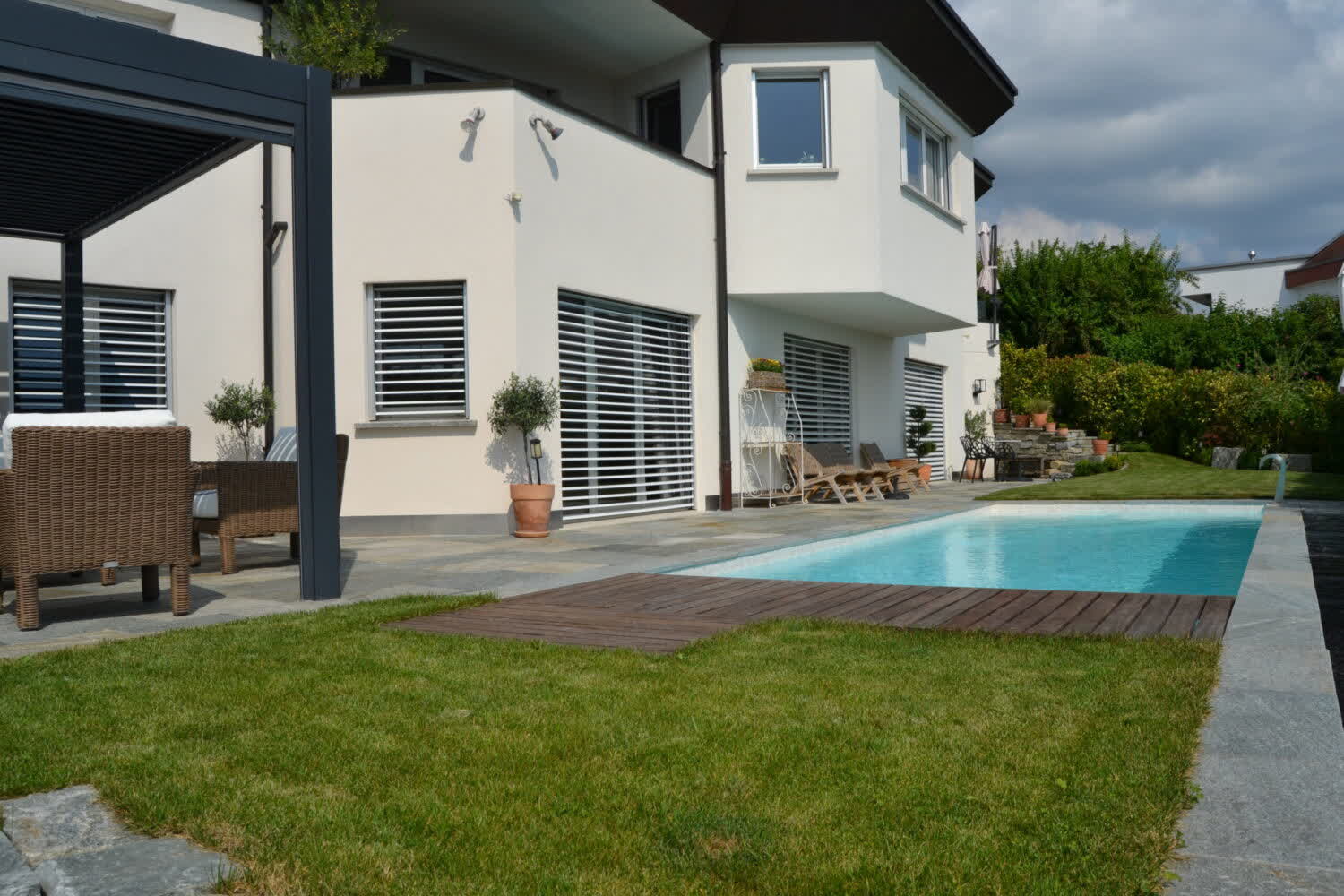 Poolbau und Terrasse in Jona von Tahiri Gartenbau & Unterhalt GmbH