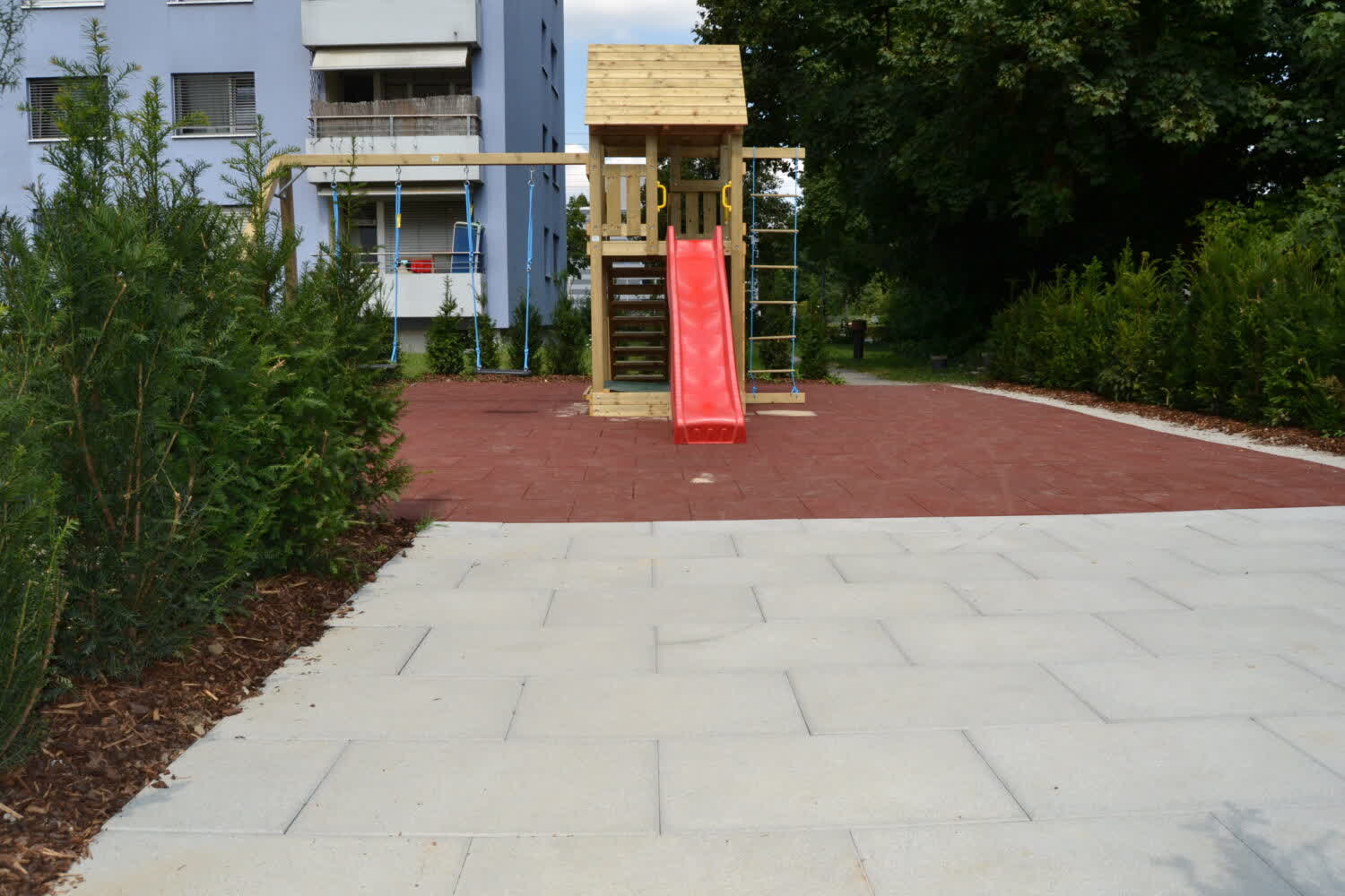 Gesamtansicht der Aussenanlage Schwamendingen