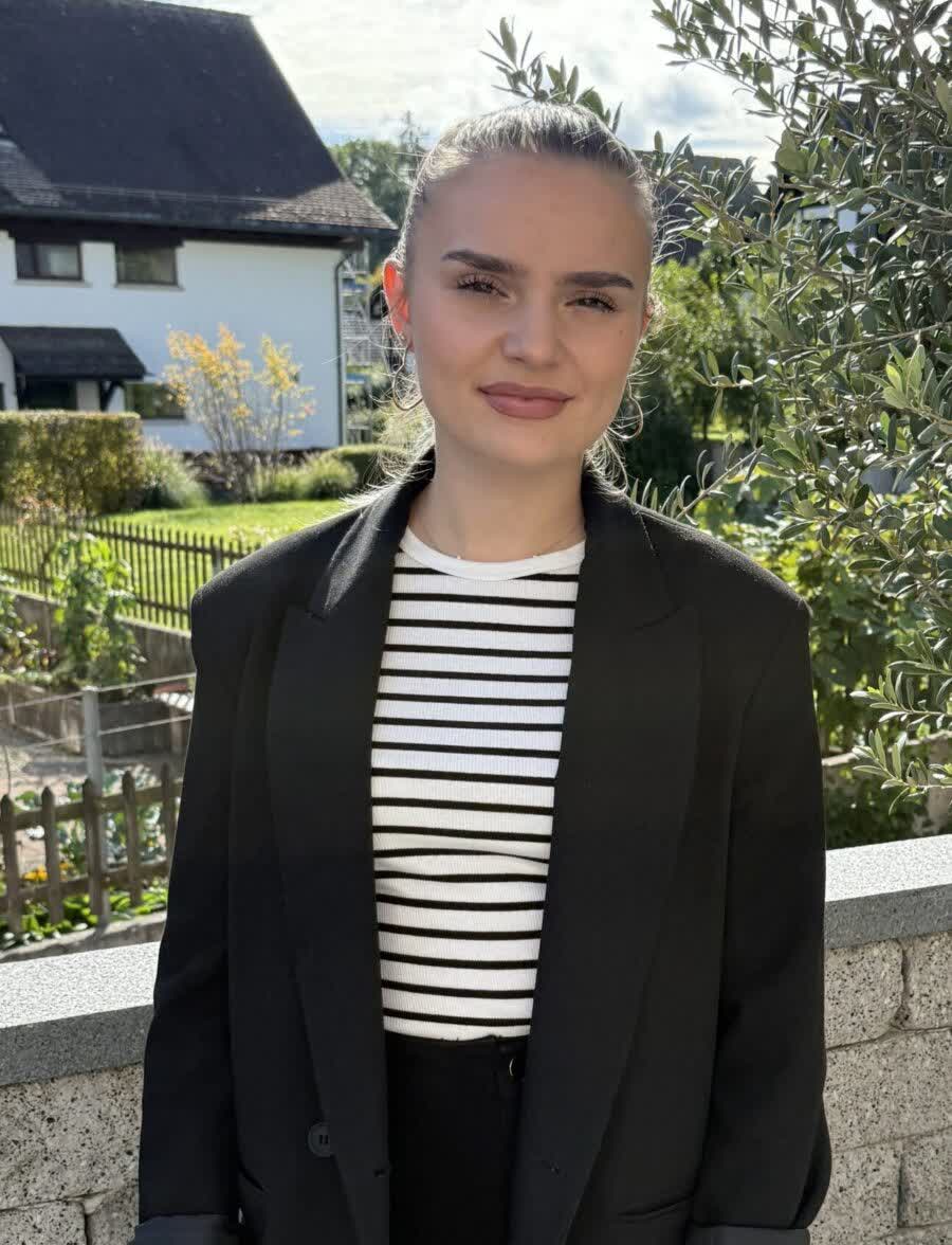 Kaltrina Tahiri, Sachbearbeiterin bei Tahiri Gartenbau & Unterhalt GmbH